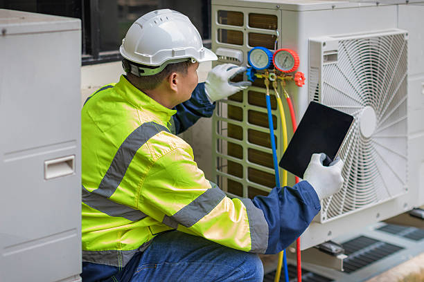 Professional Hvac technician working in Champlin, MN